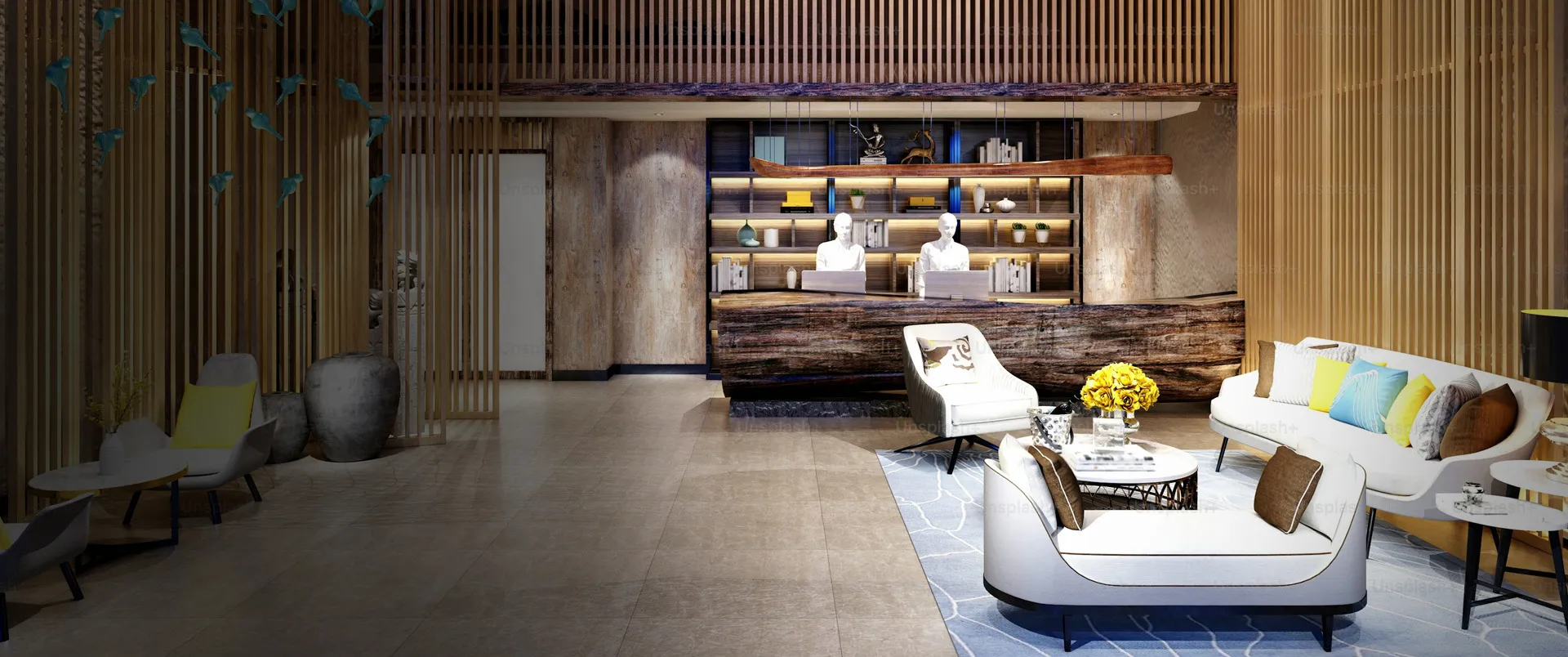 Travellers at a hotel, earning with Innent membership